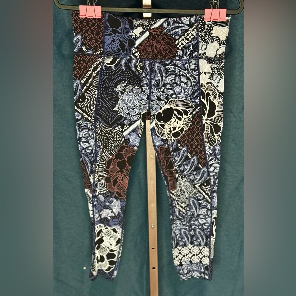 Athleta Patchwork Salutations Yoga Athletic Leggings Size M